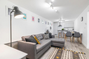 Charming Two Bed - Two Bath Apt